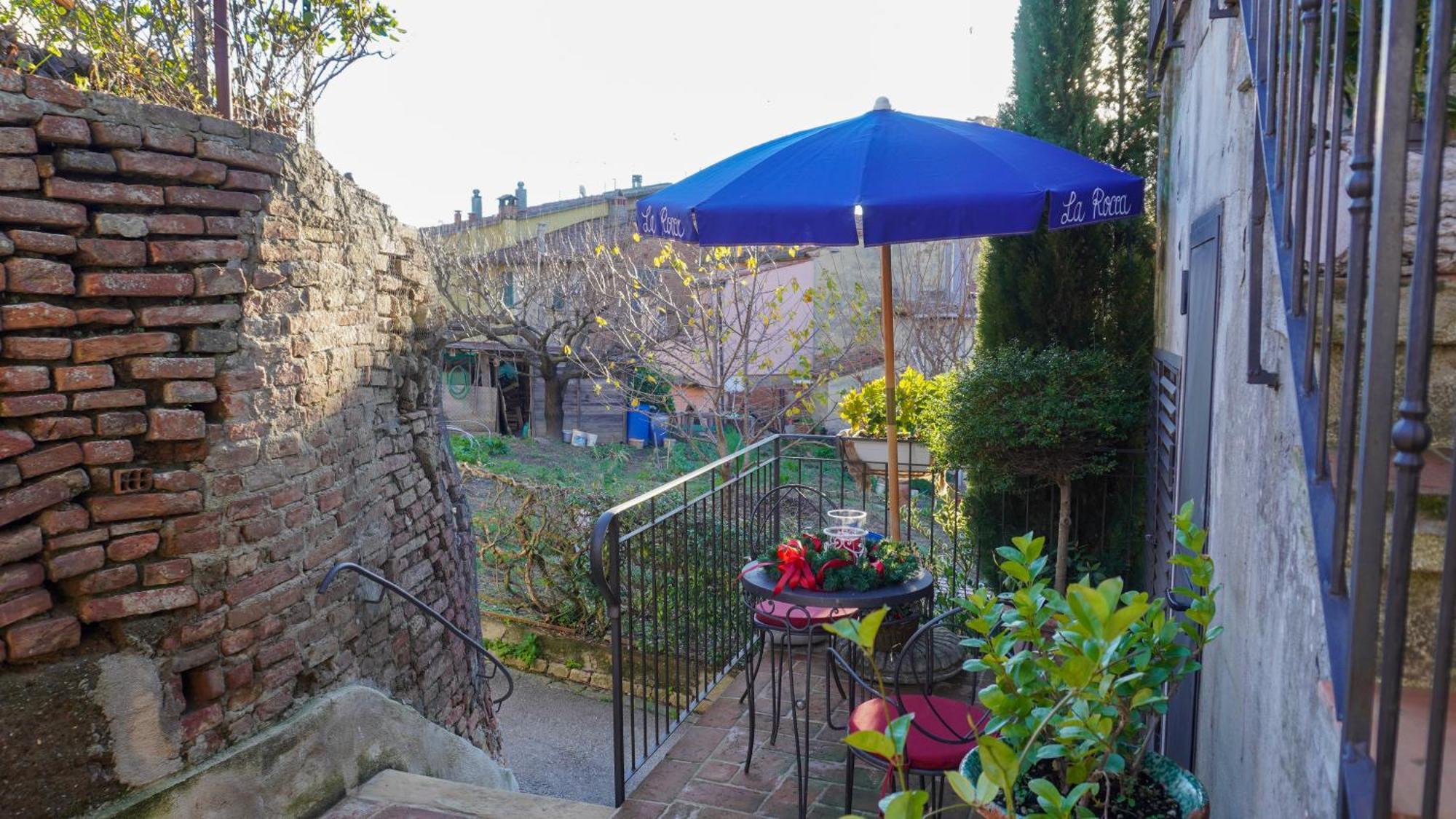 Appartamenti La Rocca Palaia Exteriör bild